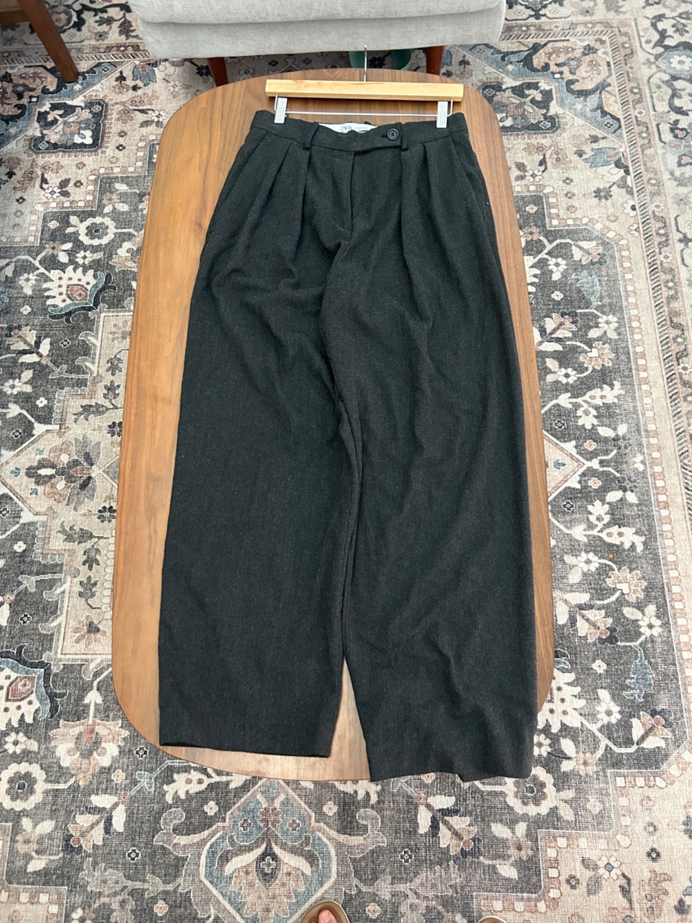 Zara Men's Black Wide-Leg Pleated Trousers